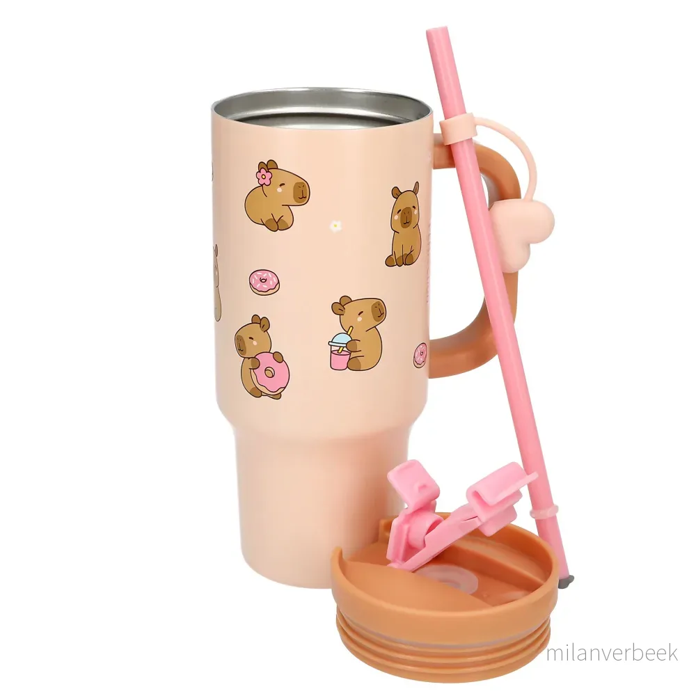 PENFection – To Go Kopp med sugerør – CAPYBARA – Beige-Brown – 470 ml v:4619778 PENFection – To Go Kopp med sugerør – CAPYBARA – Beige-Brown – 470 ml v:4619778