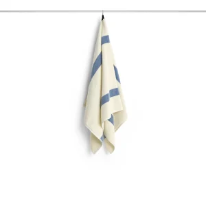 HAY – Stripete Badehåndkle – W70 x L140 cm – Støvete Blå – Dusty Blue – Gratis frakt v:4062051
