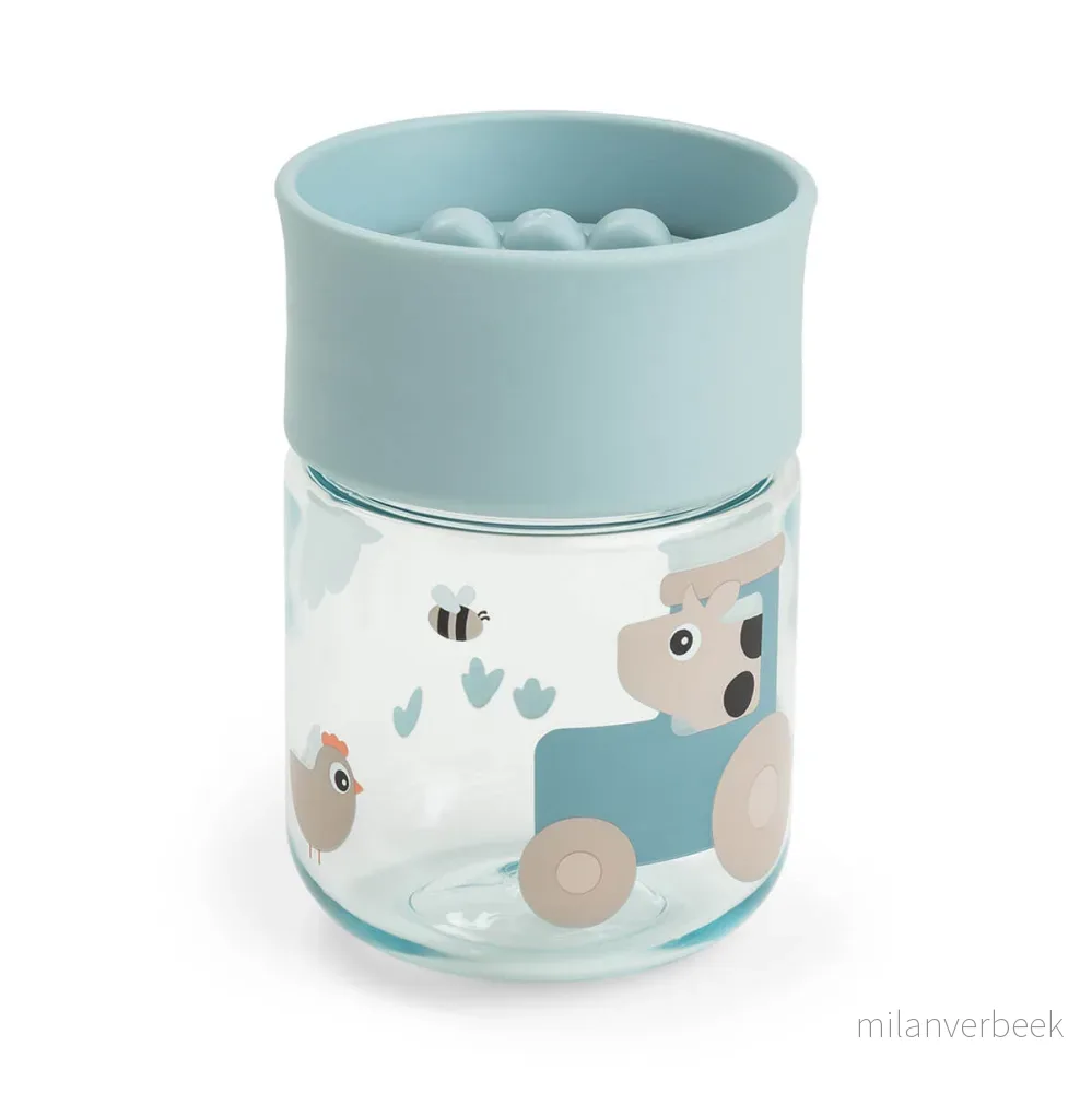 Done by Deer – Learning cup 360° Tiny farm – Blue – Ø 7,5 x H 11 cm v:5934111 Done by Deer – Learning cup 360° Tiny farm – Blue – Ø 7,5 x H 11 cm v:5934111