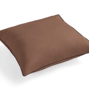 HAY – Outline Putetrekk – 63×60 cm – Melkesjokolade – Milk Chocolate v:7783790 HAY – Outline Putetrekk – 63×60 cm – Melkesjokolade – Milk Chocolate v:7783790