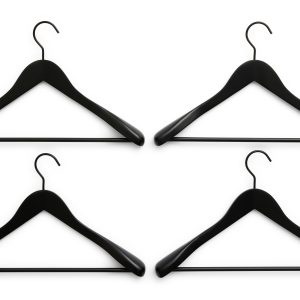 HAY – Smooth Kleerhanger – Wide Zwart – Set van 4 met broeklat – Gratis frakt v:9510639 HAY – Smooth Kleerhanger – Wide Zwart – Set van 4 met broeklat – Gratis frakt v:9510639